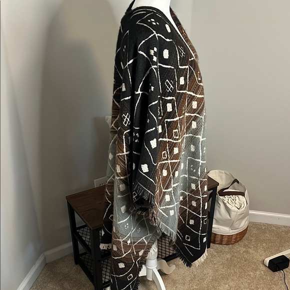 Frye Ruana Open Front Poncho - Picture 4 of 8